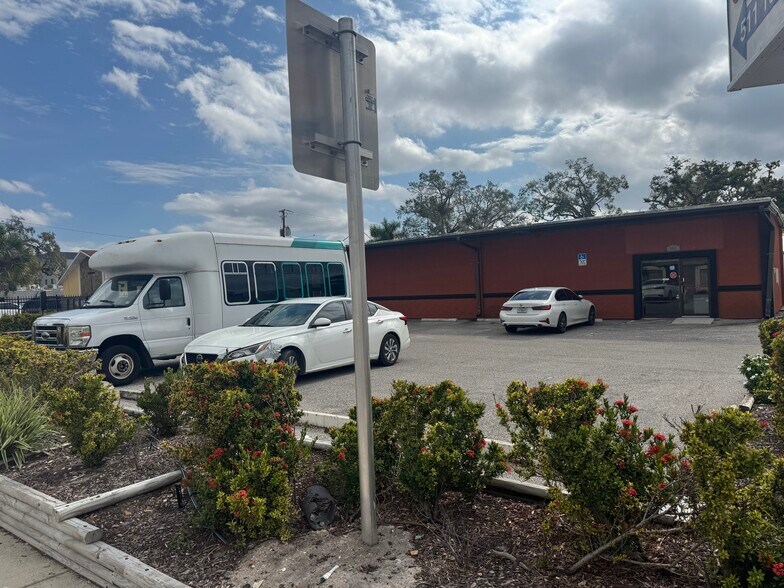 More Photos Of 1002 Manatee Ave, Bradenton Freestanding For Lease
