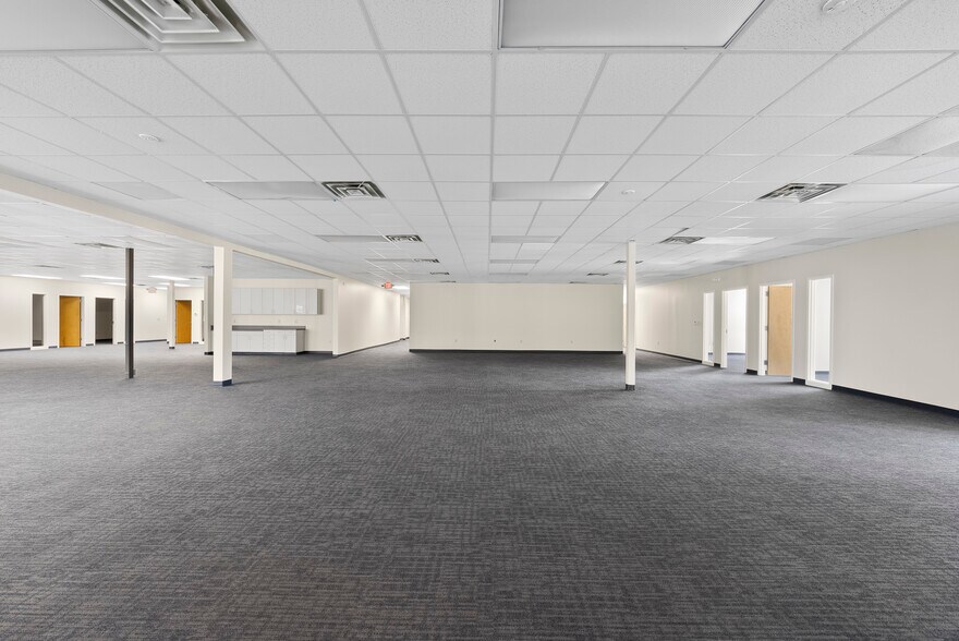 More Photos Of 3500 Gateway Centre Blvd, Morrisville Light Distribution For Lease