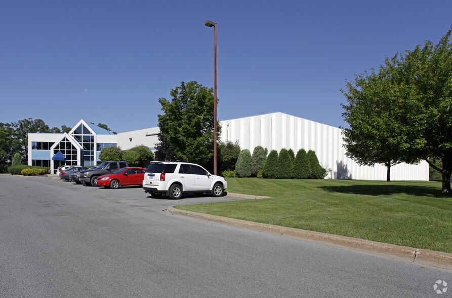 Primary Photo Of 1225 Lakeview Dr, Chaska Manufacturing For Sale