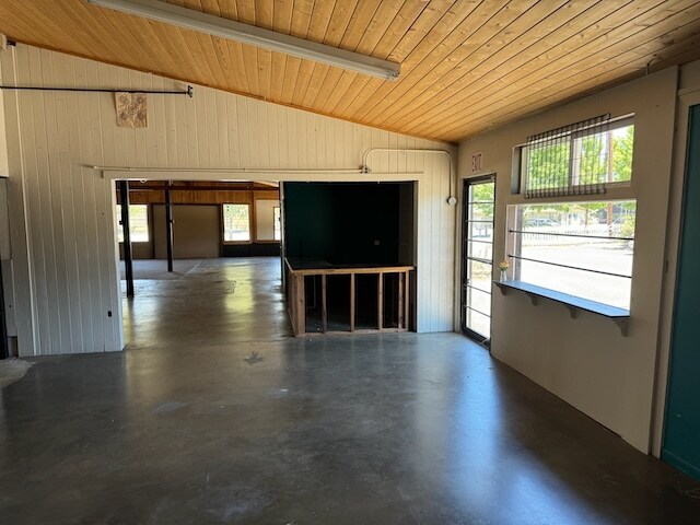 More Photos Of 785 Rogue River Hwy, Grants Pass Freestanding For Sale
