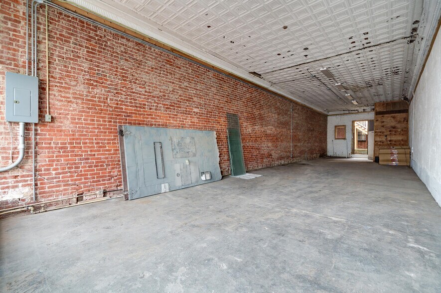 More Photos Of 715-725 N Mangum St, Durham Storefront For Lease