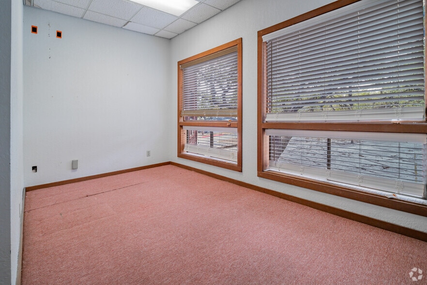 More Photos Of 8647 Wurzbach Rd, San Antonio Unknown For Lease