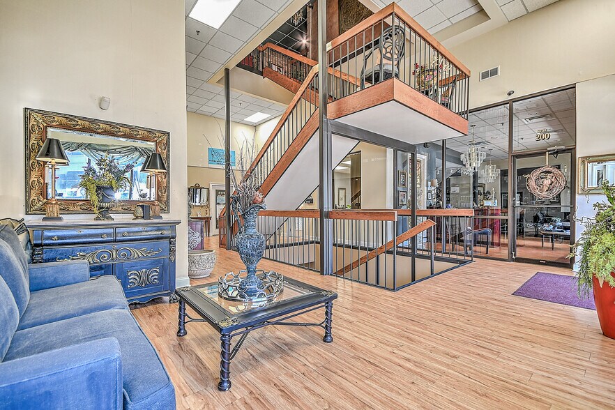 More Photos Of 220 Broad St, Kingsport Flex For Sale