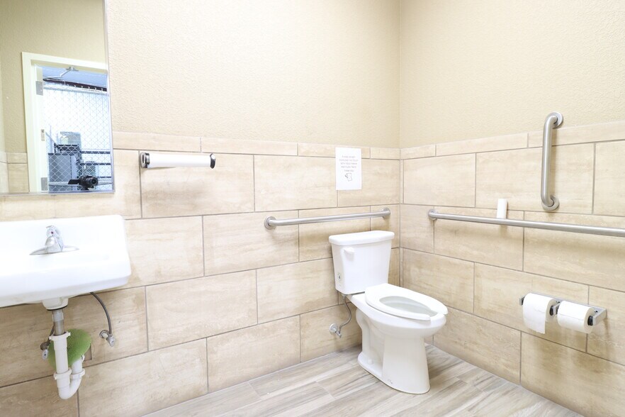 More Photos Of 2605 French dr, Hobbs Industrial For Lease
