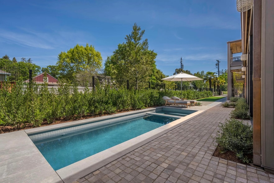 More Photos Of 301 1st St W, Sonoma General Retail For Lease