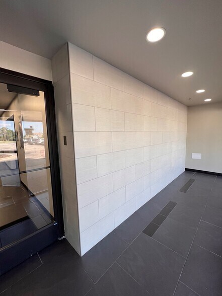 More Photos Of 6750 Antioch Rd, Merriam Office For Lease