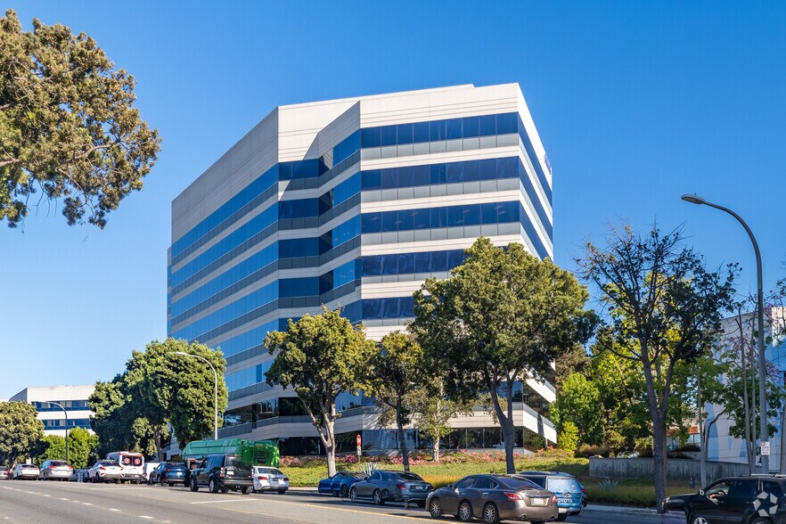 More Photos Of 400 Corporate Pointe, Culver City Coworking Space