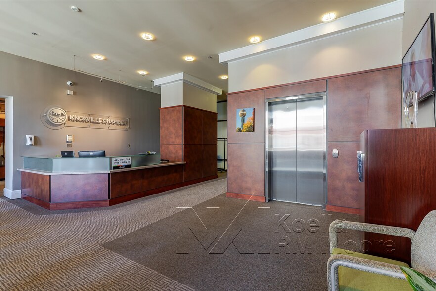 More Photos Of 17 Market Sq, Knoxville Storefront Retail Office For Sale