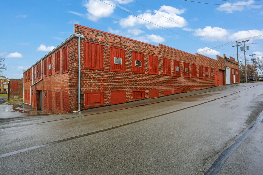 More Photos Of 468 E Washington St, New Castle Manufacturing For Lease
