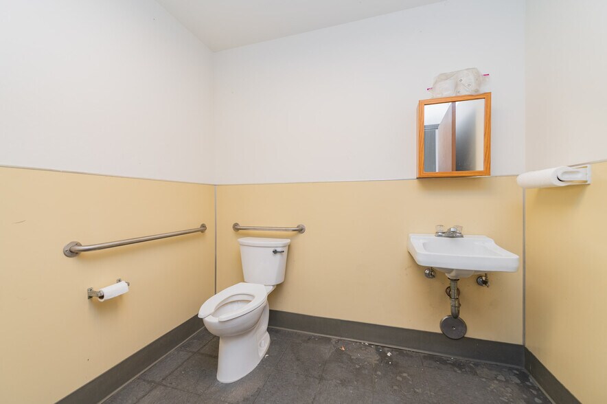 More Photos Of 11533 Slater Ave, Fountain Valley Warehouse For Sale