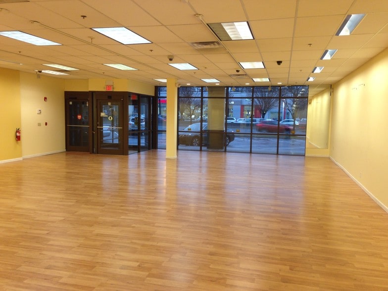 More Photos Of 332 E State Route 4, Paramus General Retail For Lease