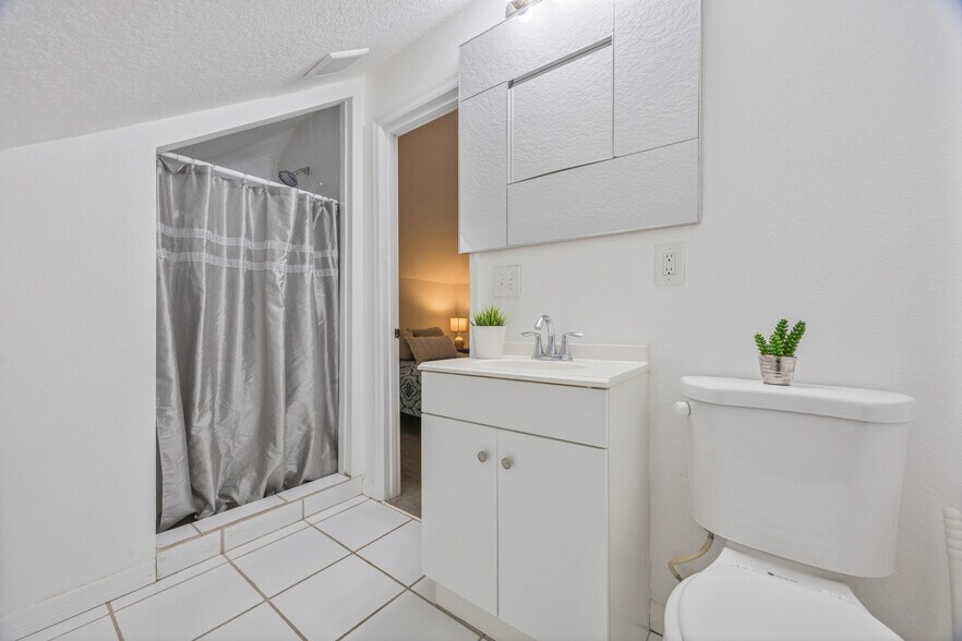 More Photos Of 105 W Columbus Dr, Tampa Office Residential For Sale