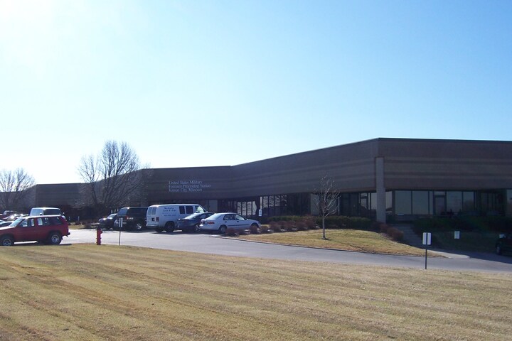 More Photos Of 10300-10306 NW Prairie View Rd, Kansas City Light Manufacturing For Lease