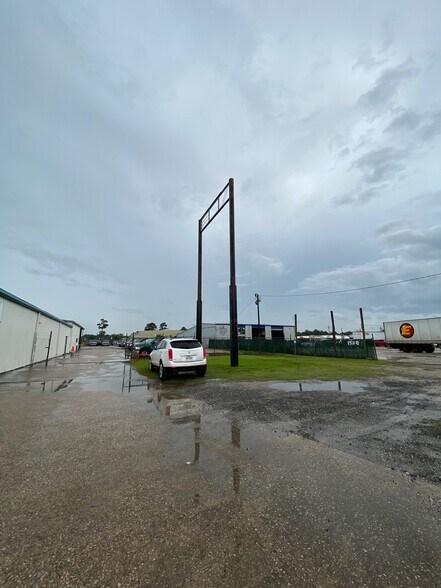 More Photos Of 4770 Washington Blvd, Beaumont Light Distribution For Lease