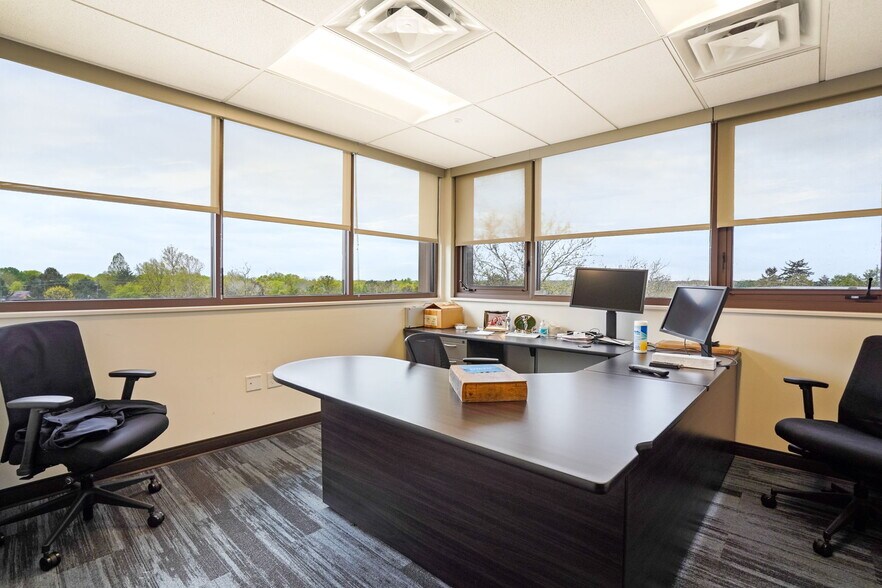 More Photos Of 350 W Wilson Bridge Rd, Worthington Medical For Lease