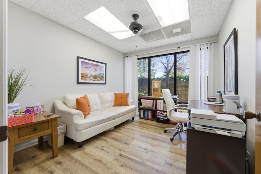 More Photos Of 44709 Date Ave, Lancaster Medical For Sale