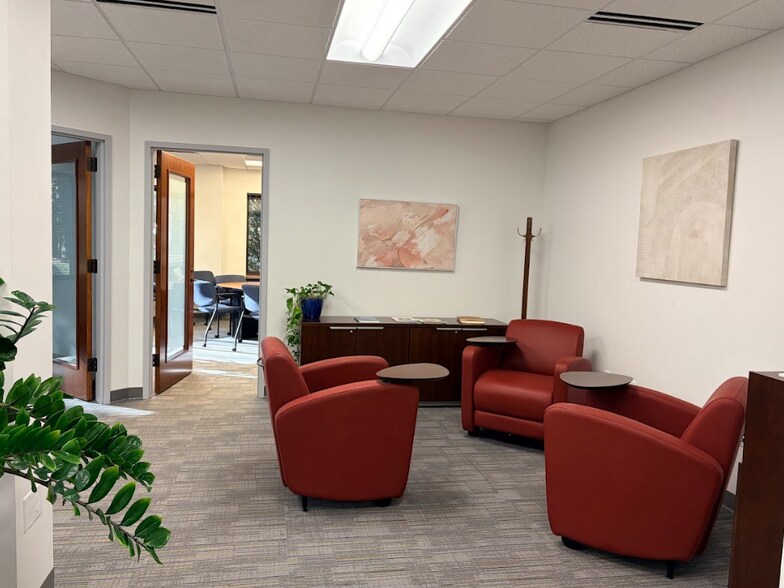 More Photos Of 3600 Glenwood Ave, Raleigh Office For Lease