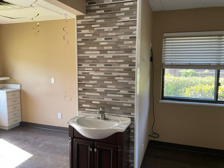 More Photos Of 1409 Kingsley Ave, Orange Park Medical For Sale