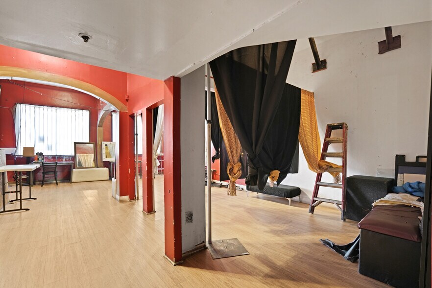 More Photos Of 104 E 4th St, Santa Ana General Retail For Sale