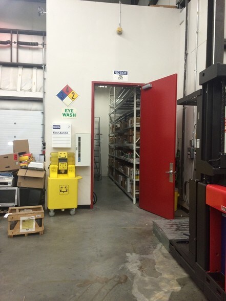 More Photos Of 2915 Gillespie St, Fayetteville Flex For Sale