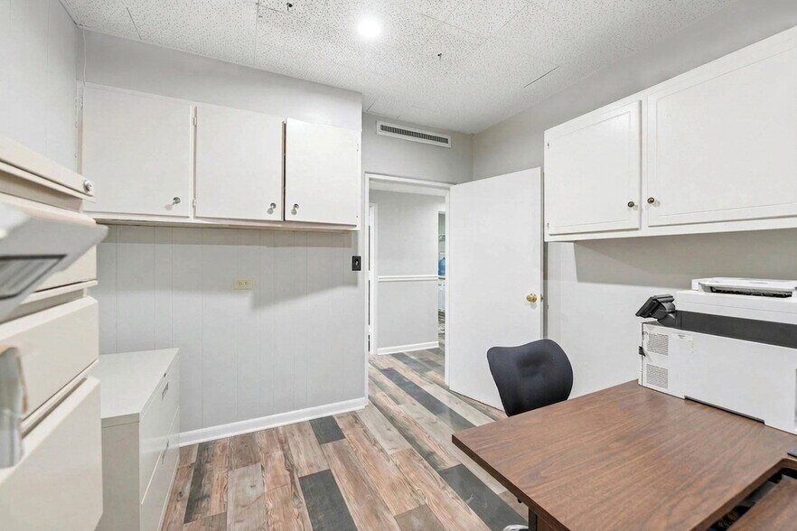 More Photos Of 224 E Broad St, Winder Medical For Sale