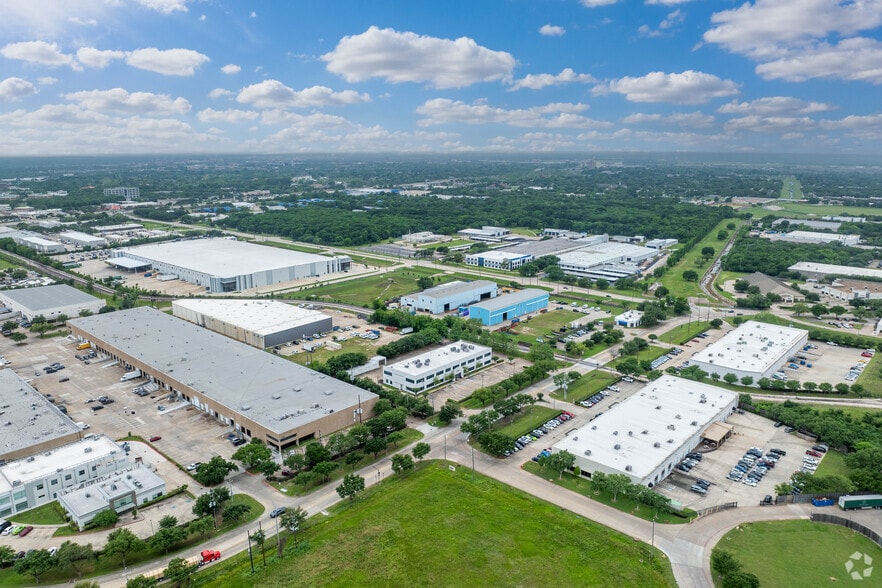 More Photos Of 12535 Reed Rd, Sugar Land Light Distribution For Lease