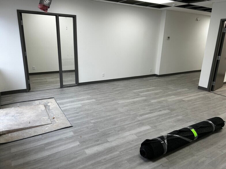 More Photos Of 4515 N 56th St, Lincoln Light Distribution For Lease