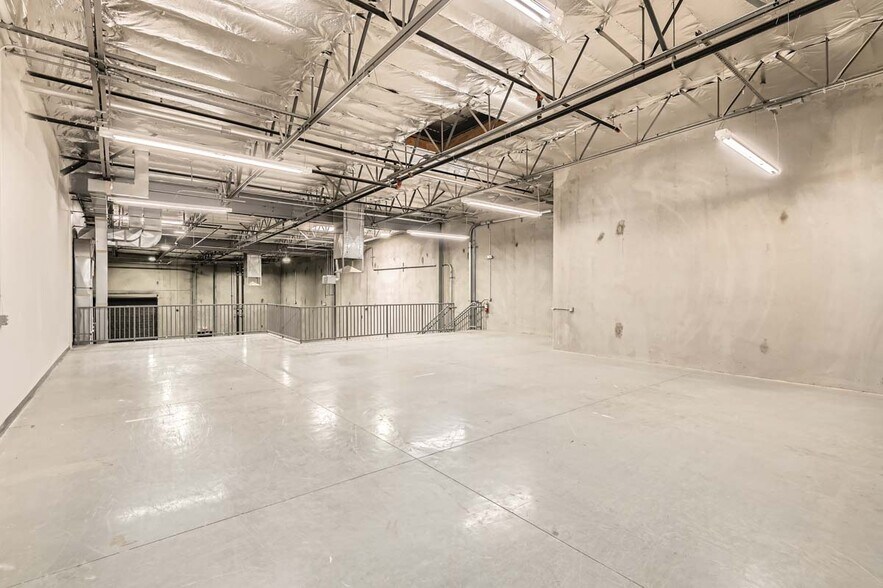 More Photos Of 5165 Rousso Rd, Las Vegas Distribution For Lease