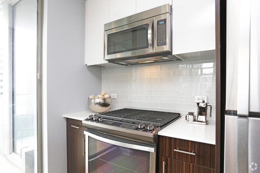 More Photos Of 201 N Garland Ct, Chicago Apartments For Lease