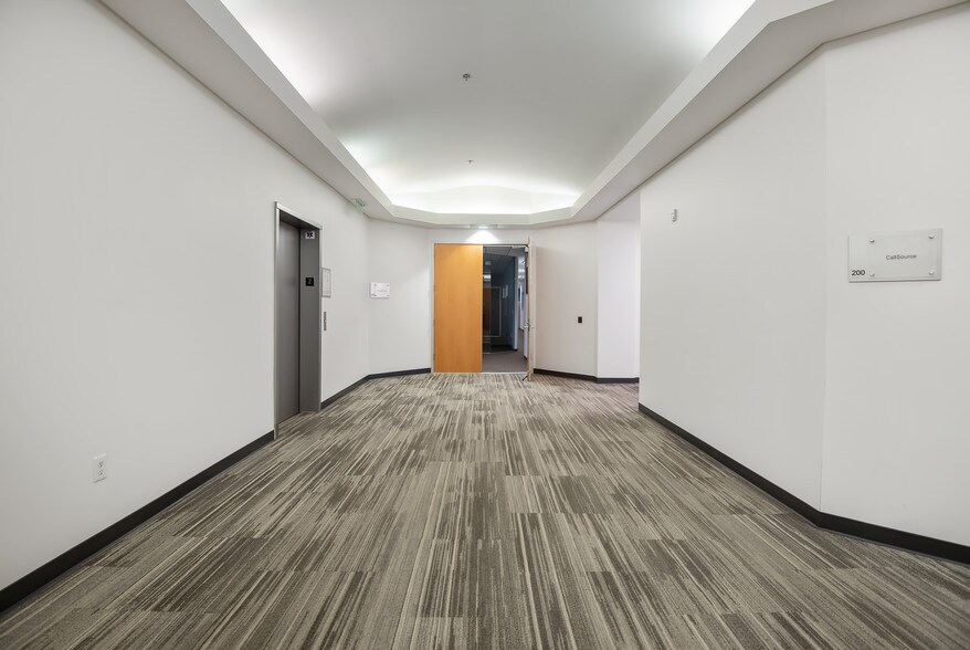 More Photos Of 5601 Lindero Canyon Rd, Westlake Village Office For Lease