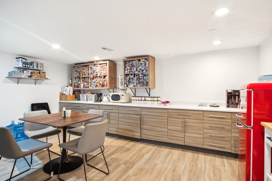 More Photos Of 940 N 400 E, North Salt Lake Office For Sale