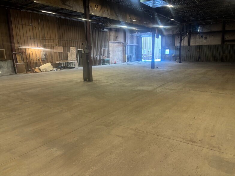 More Photos Of 126 Spruce St, Rutland Warehouse For Lease