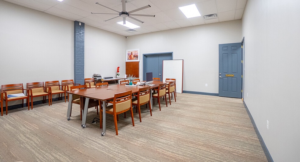 More Photos Of 4400 Pennwood Rd, Brentwood Warehouse For Sale