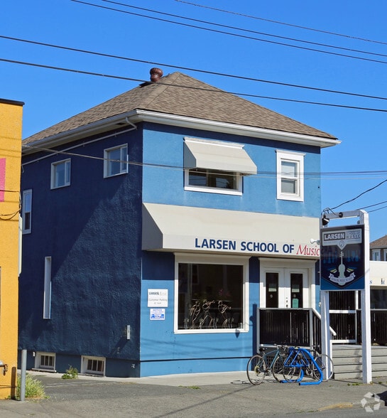 Primary Photo Of 1808 Cook St, Victoria Schools For Sale