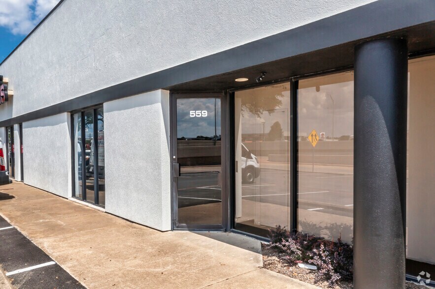 More Photos Of 1002 N Central Expy, Richardson Storefront Retail Office For Lease