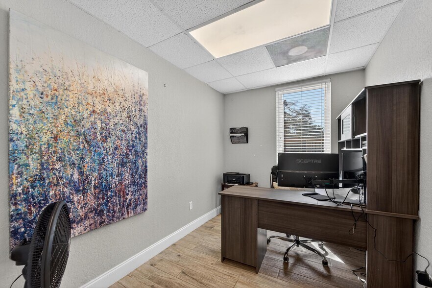 More Photos Of 3411 N 29th St, Tampa Office For Sale