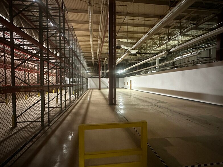 More Photos Of 10321 W Reno Ave, Oklahoma City Manufacturing For Lease