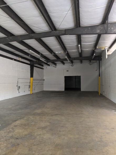 More Photos Of 650 Canion St, Austin Warehouse For Lease