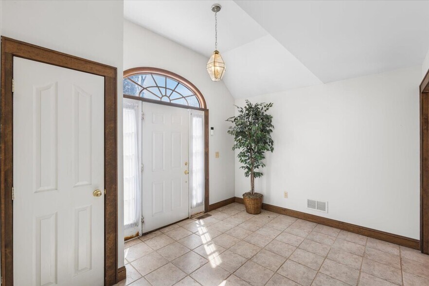 More Photos Of 27 Main St, Sparta Office For Sale