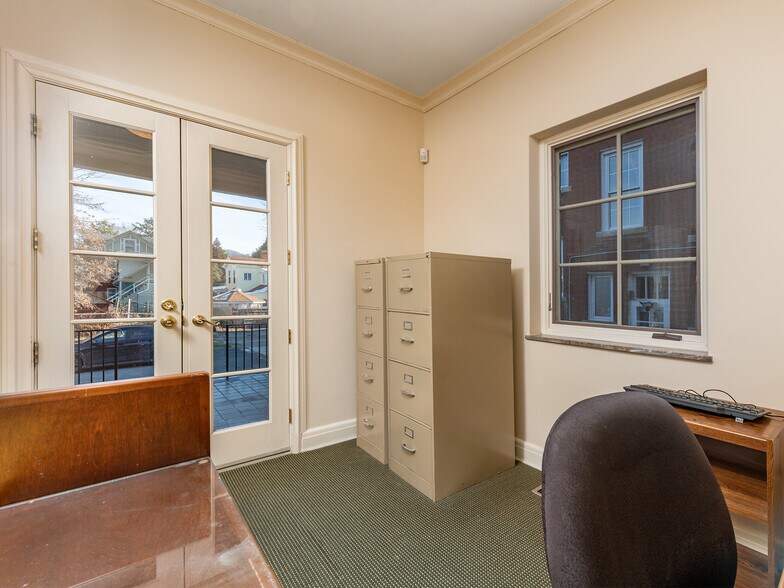 More Photos Of 1526 Kanawha Blvd E, Charleston Office Residential For Sale