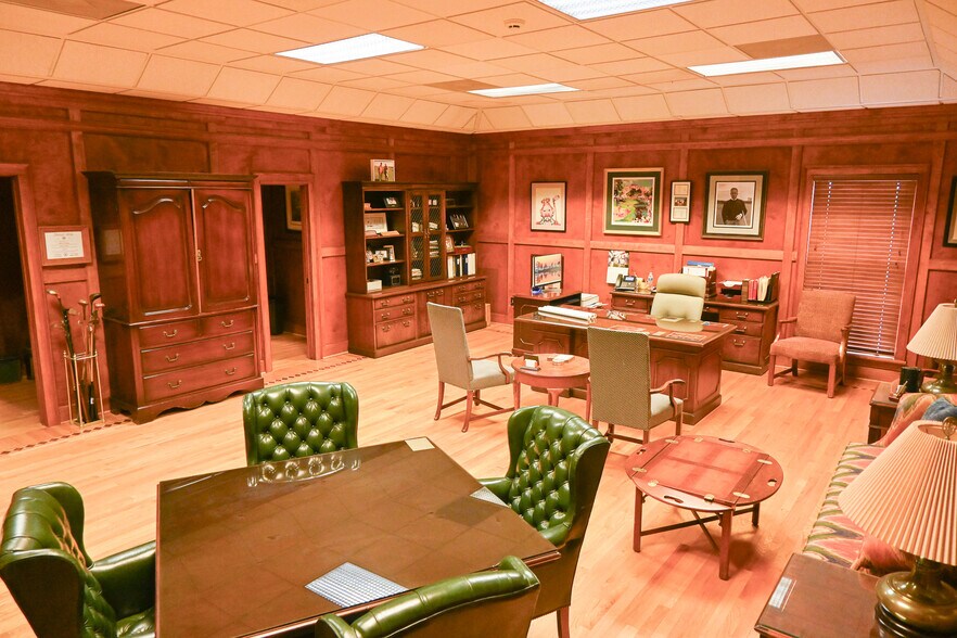 More Photos Of 109A Wholesale Ave NE, Huntsville Office For Sale