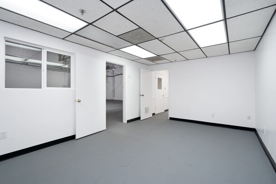 More Photos Of 320 Kentucky St, Bakersfield Manufacturing For Sale