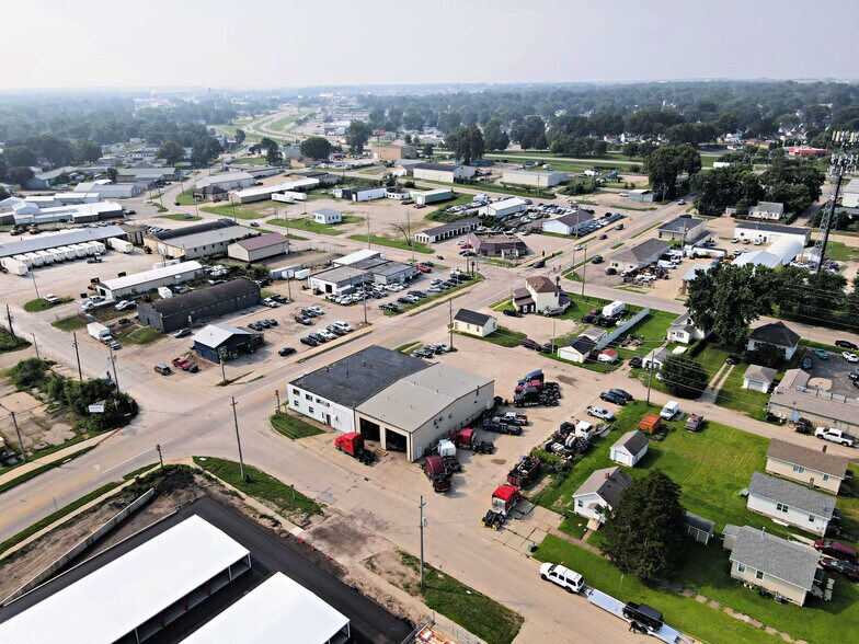 More Photos Of 170 W 18th St, Waterloo Warehouse For Lease
