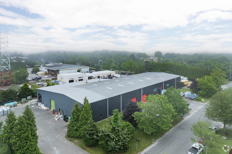 More Photos Of 1 Mariner Dr, Southampton Warehouse For Lease