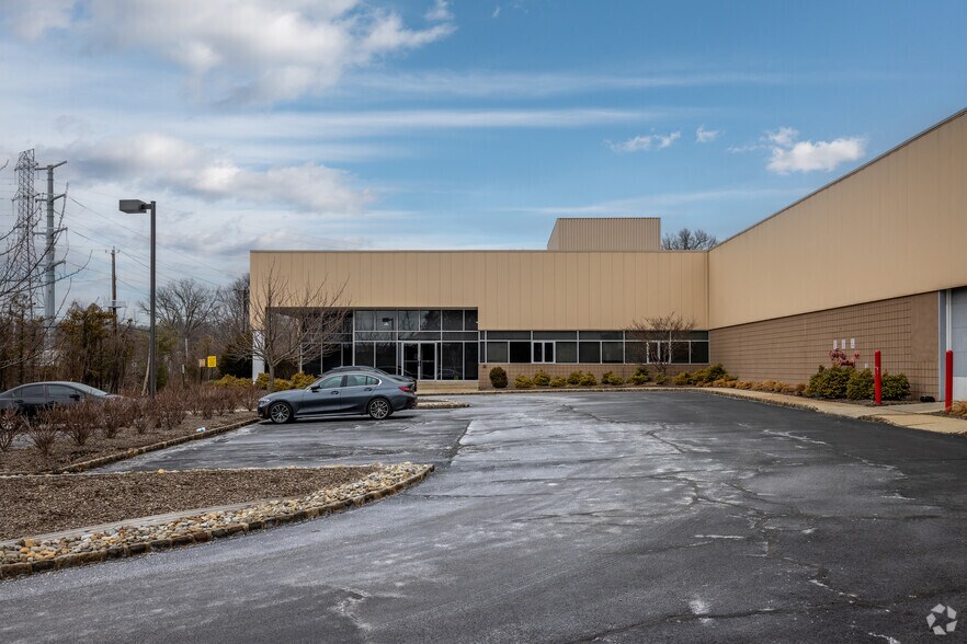 More Photos Of 1 Dodge Dr, West Caldwell Warehouse For Lease