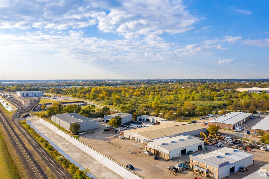 More Photos Of 1210 Metro Park Blvd, Lewisville Distribution For Sale