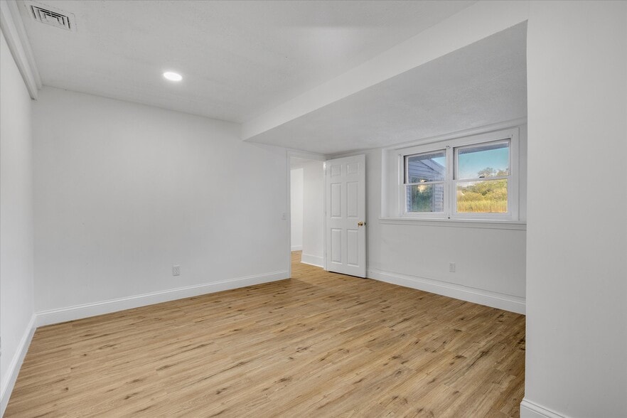 More Photos Of 307 Falmouth Rd, Hyannis Office For Sale