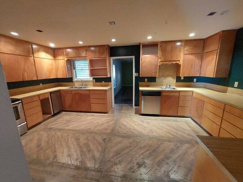 More Photos Of 15210 Northwest Blvd, Corpus Christi Office Residential For Sale