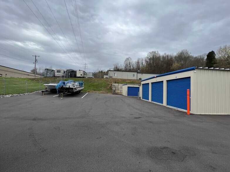 More Photos Of 5209 Memorial Blvd, Kingsport Self Storage For Sale