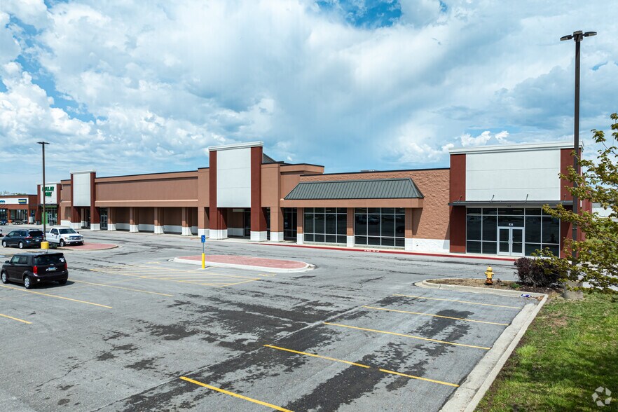 More Photos Of 830 E Main St, Gardner Supermarket For Lease